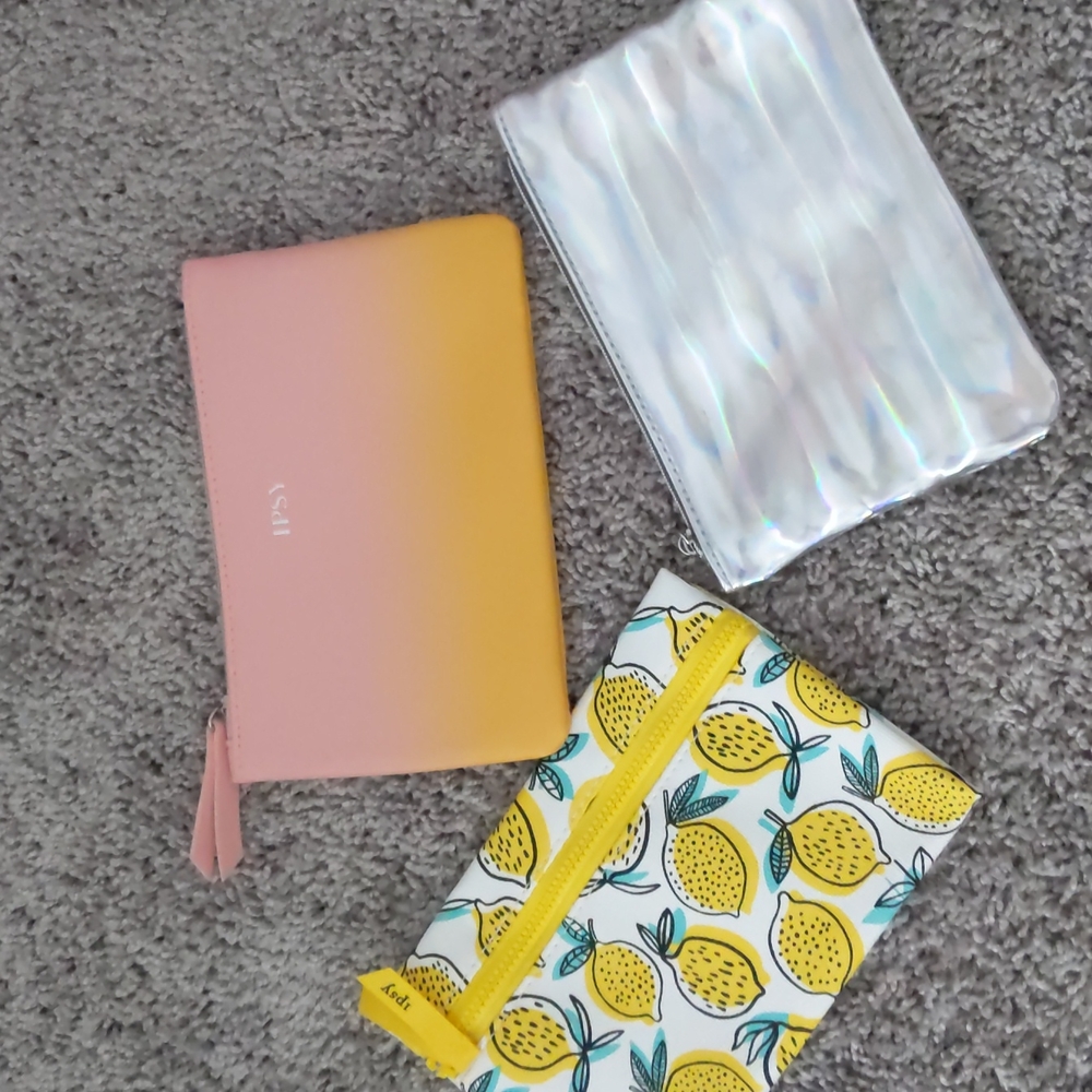 ✨5 for $25✨ 3 make up bags